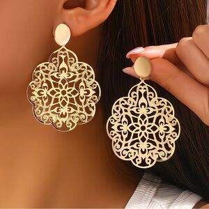 NWT gold tone filagree earrings